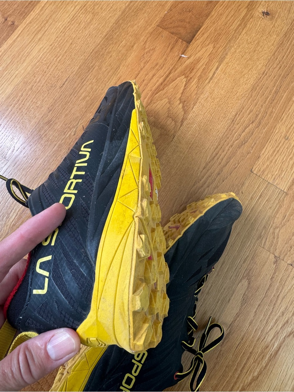 La Sportiva Men’s Black and Yellow Trail Runners - Picture 3 of 4